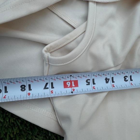 STYLEWE Beige Mock Neck Cape Overlay Top XL - Picture 3 of 5